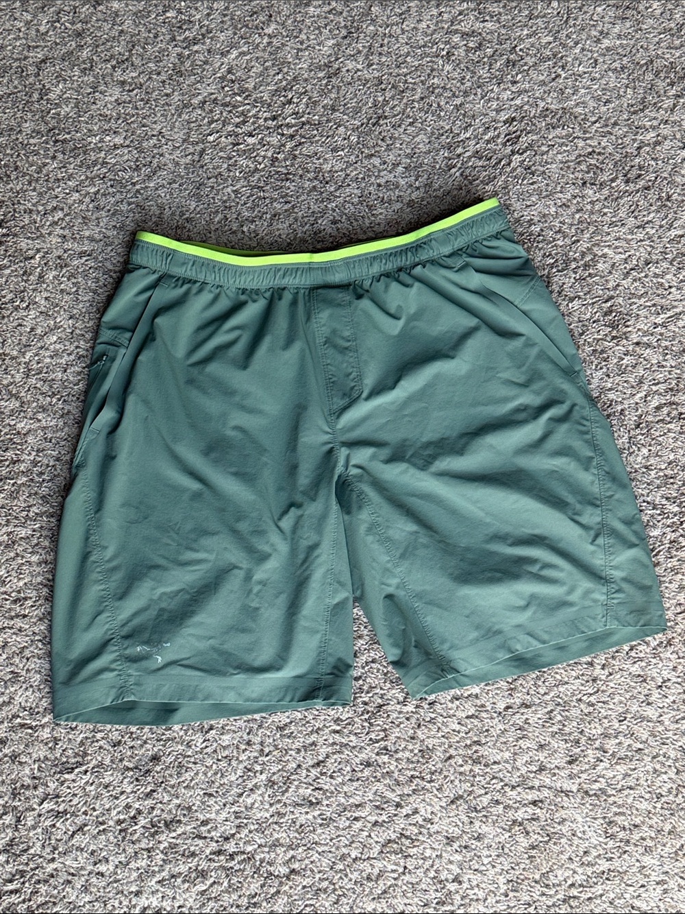 Arc’teryx men’s lightweight/breathable Athletic/outdoor/hiking shorts, sz. L - Picture 2 of 10